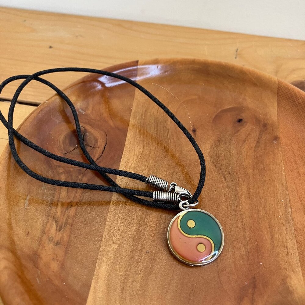 Yin Yang Mood Pendant Necklace Vintage Y2K Color Changing Charm on Black Cord